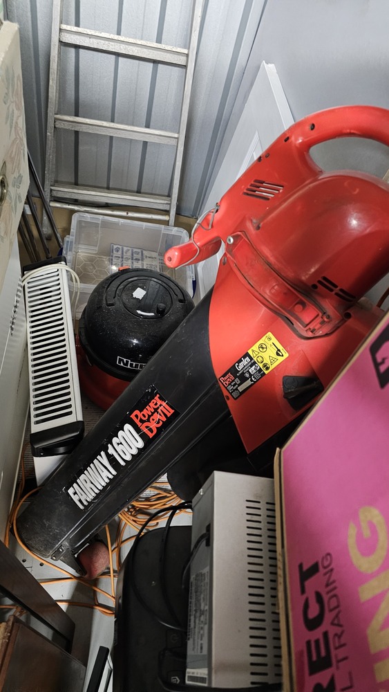 Magenta Storage Self storage unit auction IB-9017