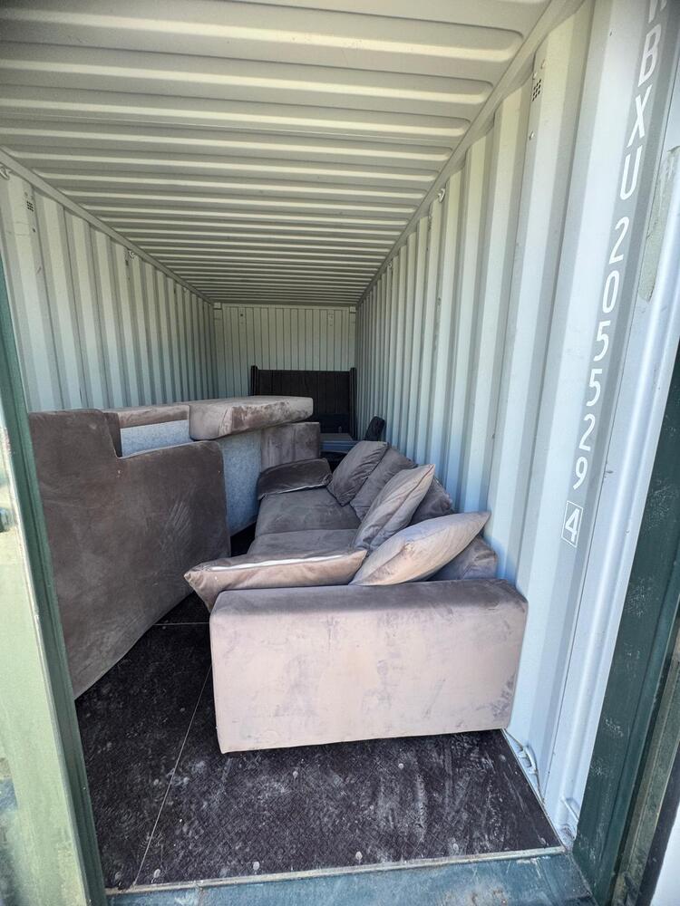 Farnham Storage auction IB-5523