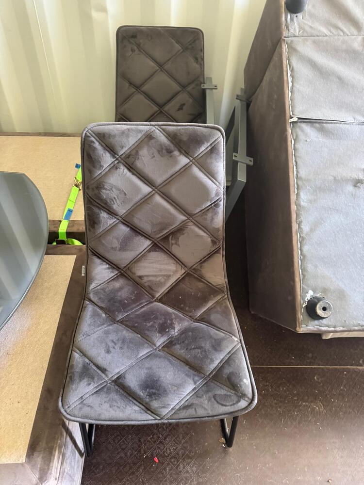 Farnham Storage auction IB-5523 10