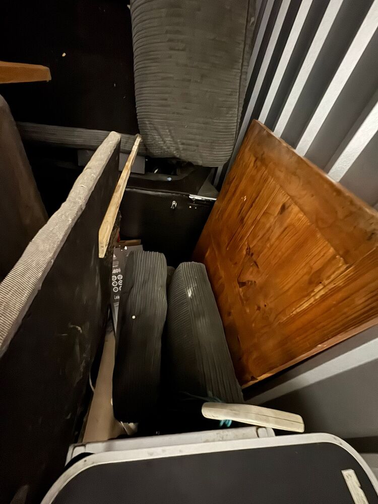 Sunderland Storage Unit auction IB-9250