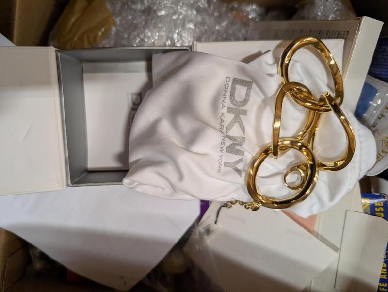 Crawley   Storage Unit auction IB-7290 12