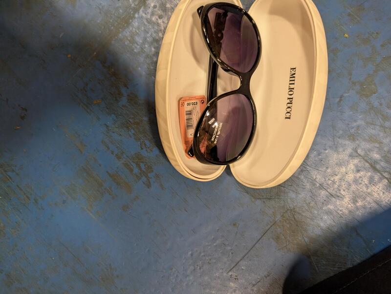 Crawley   storage facility unit auction IB-7290 16