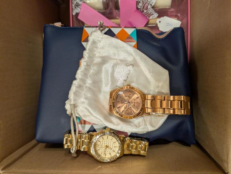 Crawley   storage facility unit auction IB-7290 36