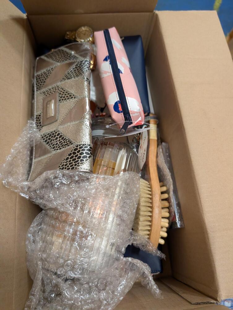 Crawley   Storage Unit auction IB-7290 42