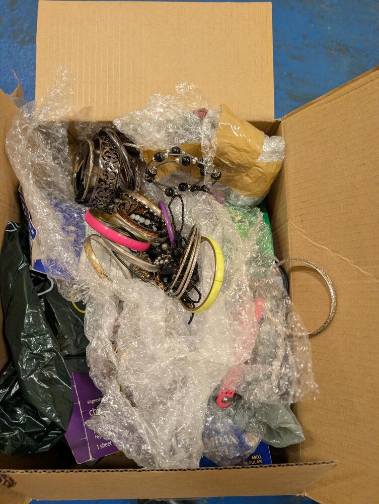 Crawley   storage facility unit auction IB-7290 46