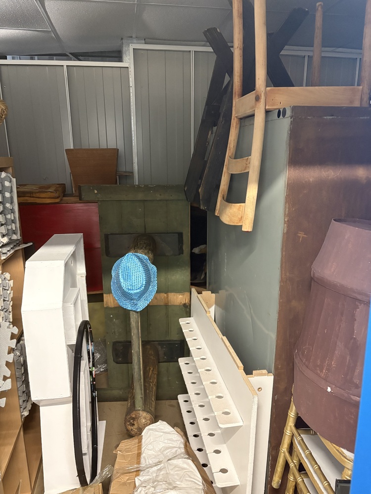 Dudley Storage Unit auction IB-7435 12