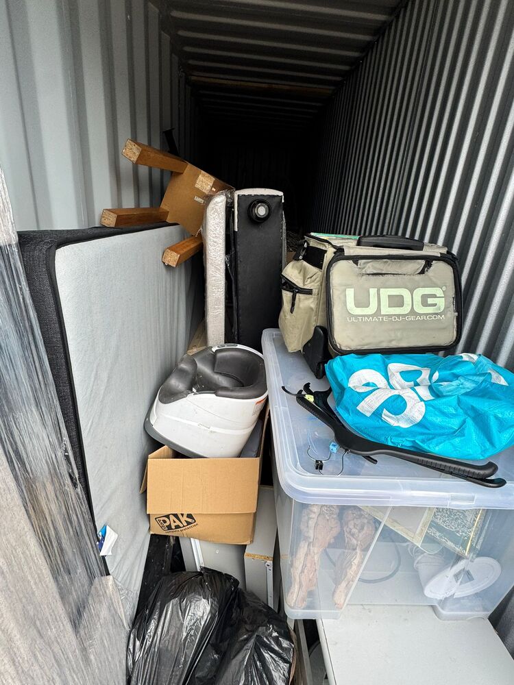 Littlehampton Self storage unit auction IB-8069