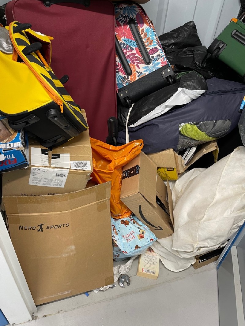 iBidOnStorage.co.uk StorageMart Auction 16479462642689