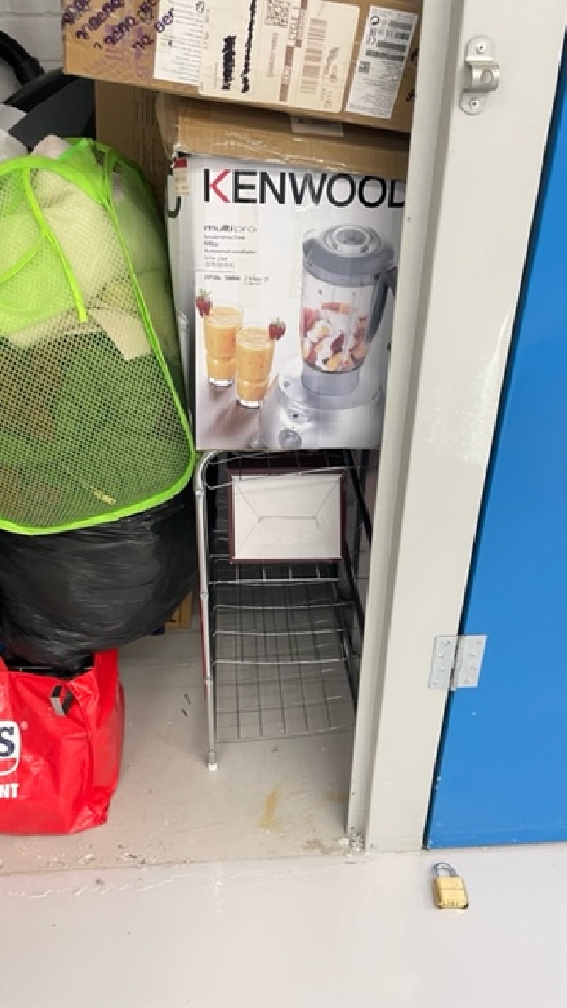 iBidOnStorage.co.uk StorageMart Auction 16517643659252