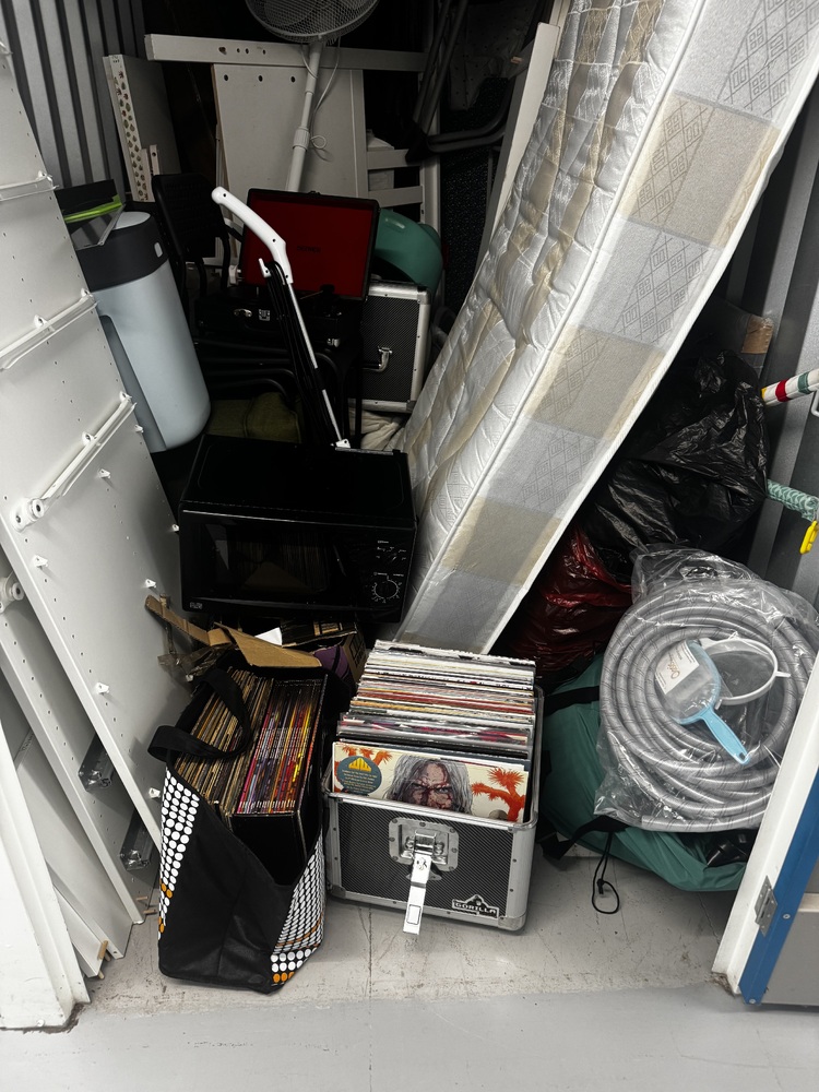 StorageMart Hove Self storage unit auction IB-1161