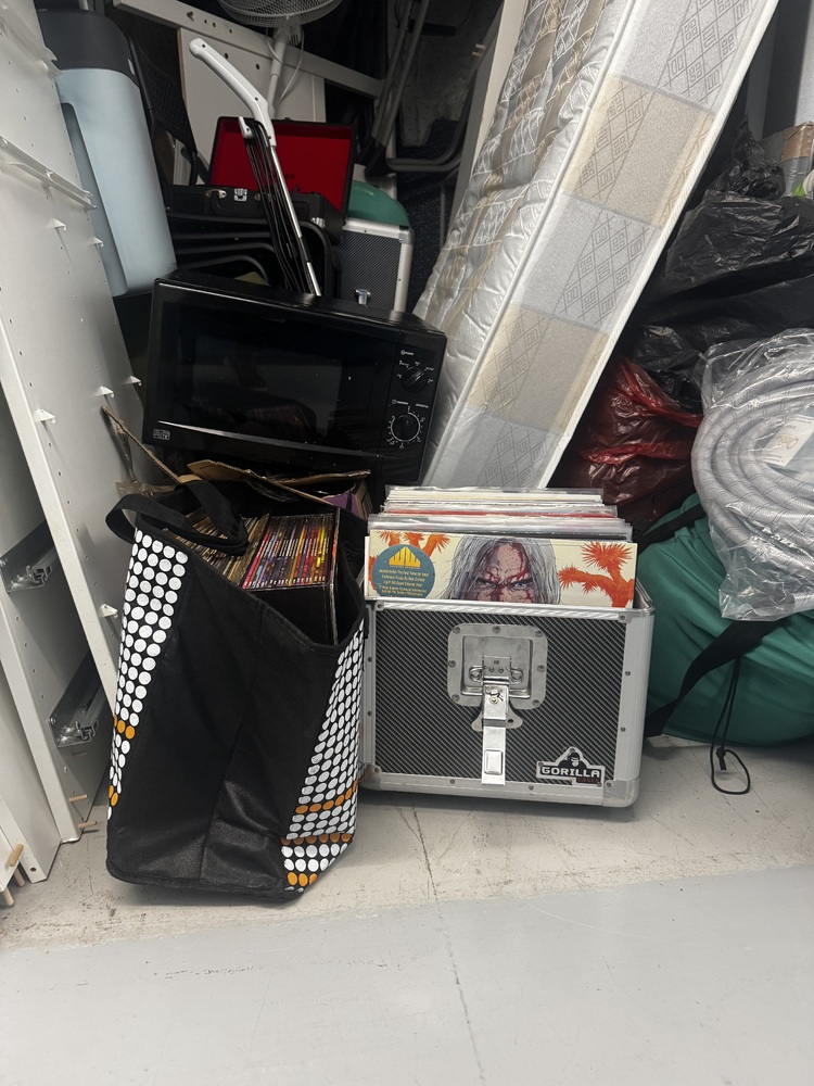 StorageMart Hove Self storage unit auction IB-1161