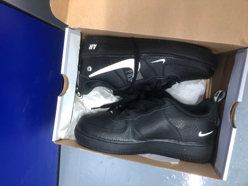 Lea Bridge Storage Unit auction IB-7794