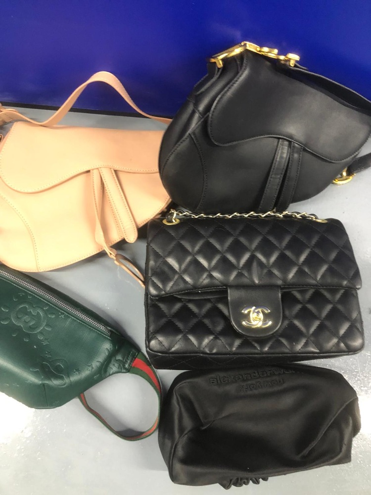 Lea Bridge storage facility unit auction IB-7794