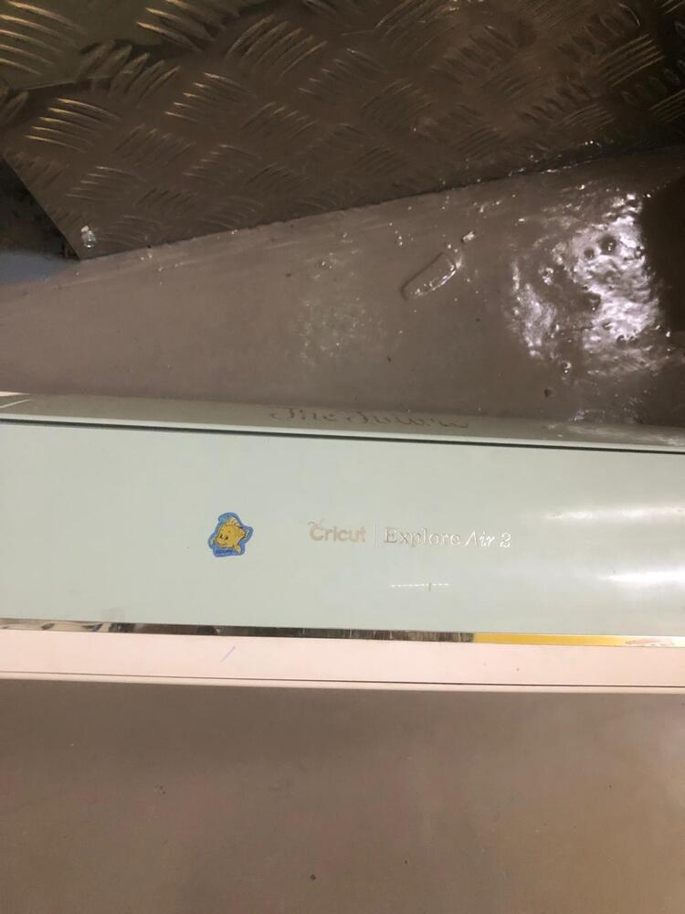 Stoke Newington storage facility unit auction IB-4982