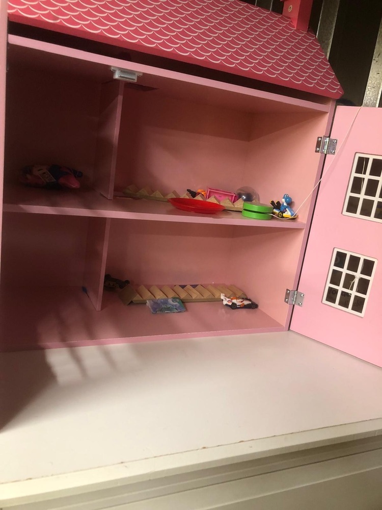 Enfield Storage Unit auction IB-6551