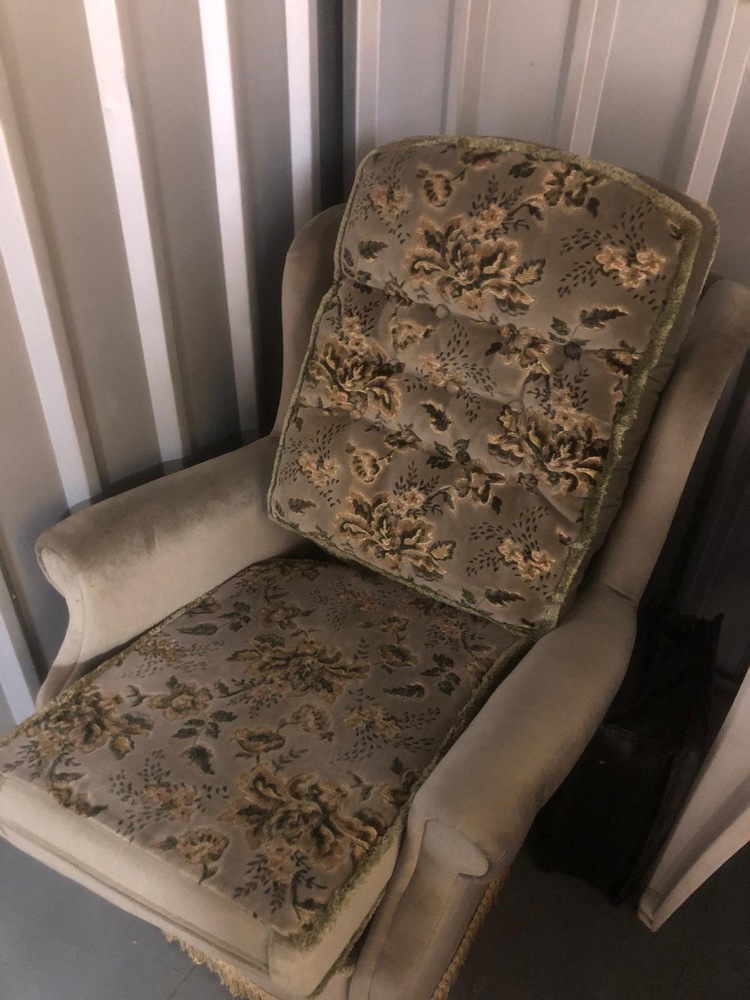 Enfield Storage Unit auction IB-3721