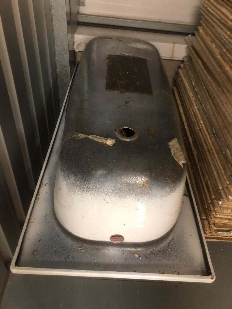 Charlton Self storage auction IB-6284