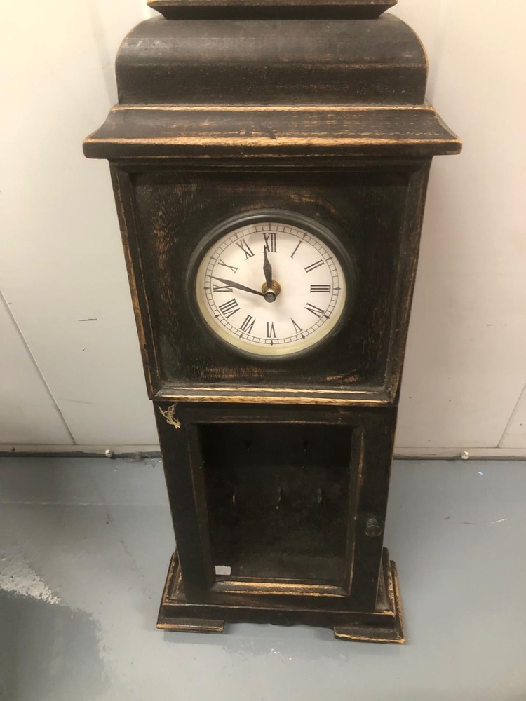 Redhill Self storage unit auction IB-1739 23