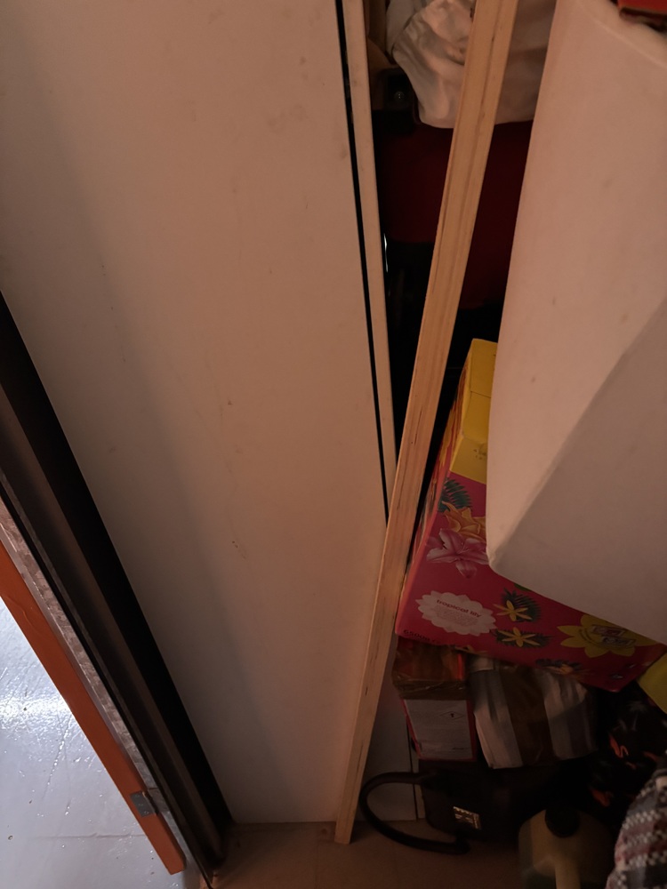 Croydon Storage Unit auction IB-7355