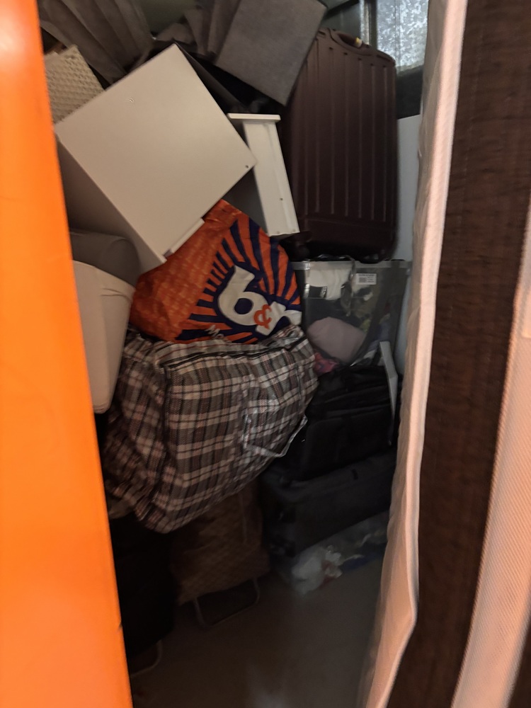 Croydon storage facility unit auction IB-7355 16