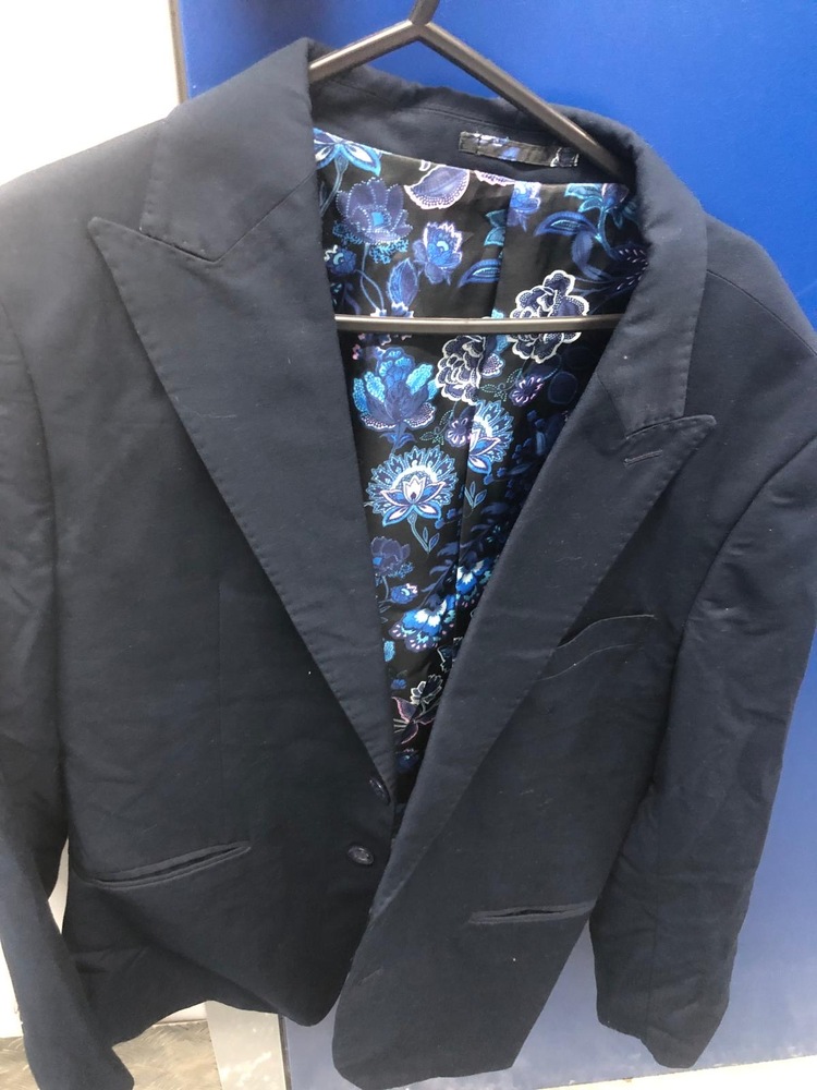 Chiswick Storage Unit auction IB-8888 22