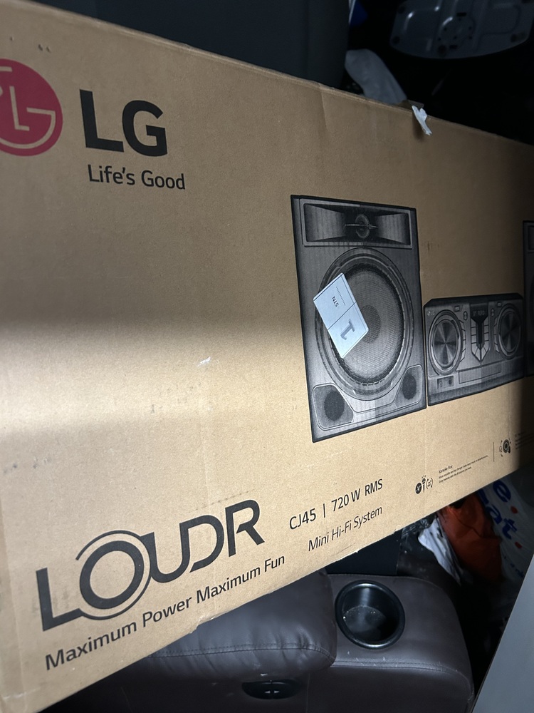 Heathrow Storage Unit auction IB-1307