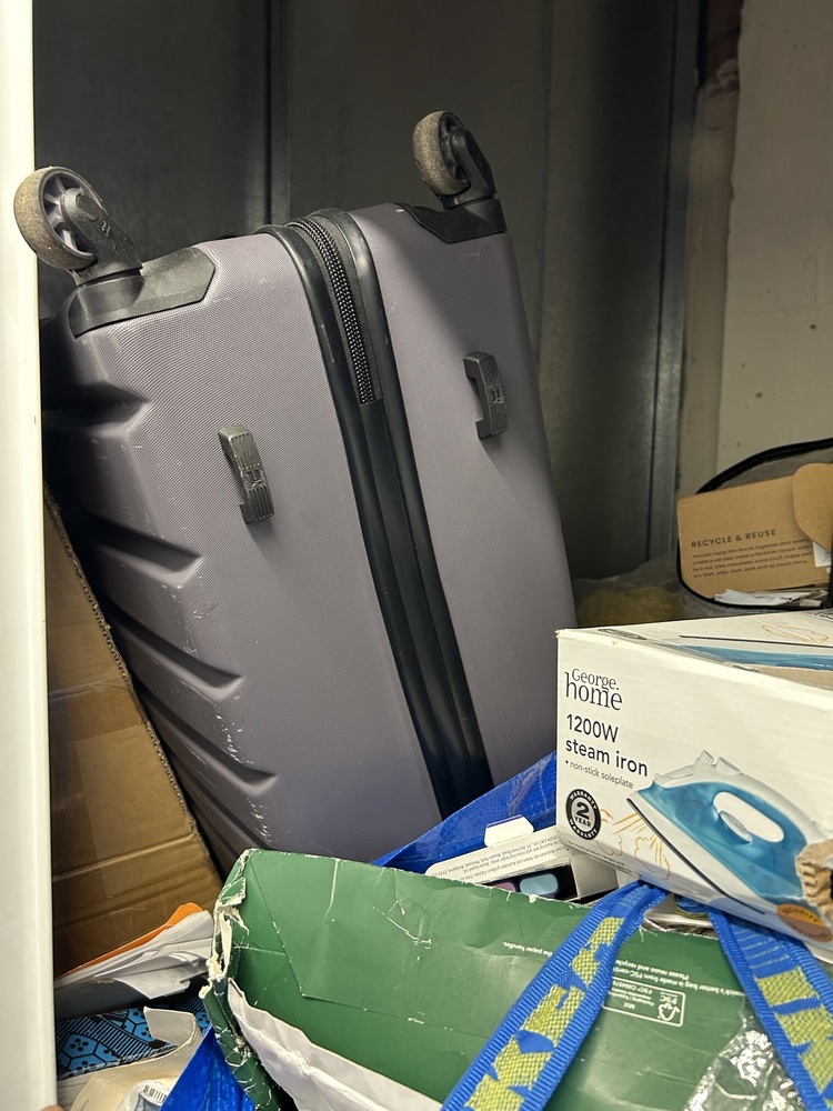 Heathrow Self storage auction IB-1538