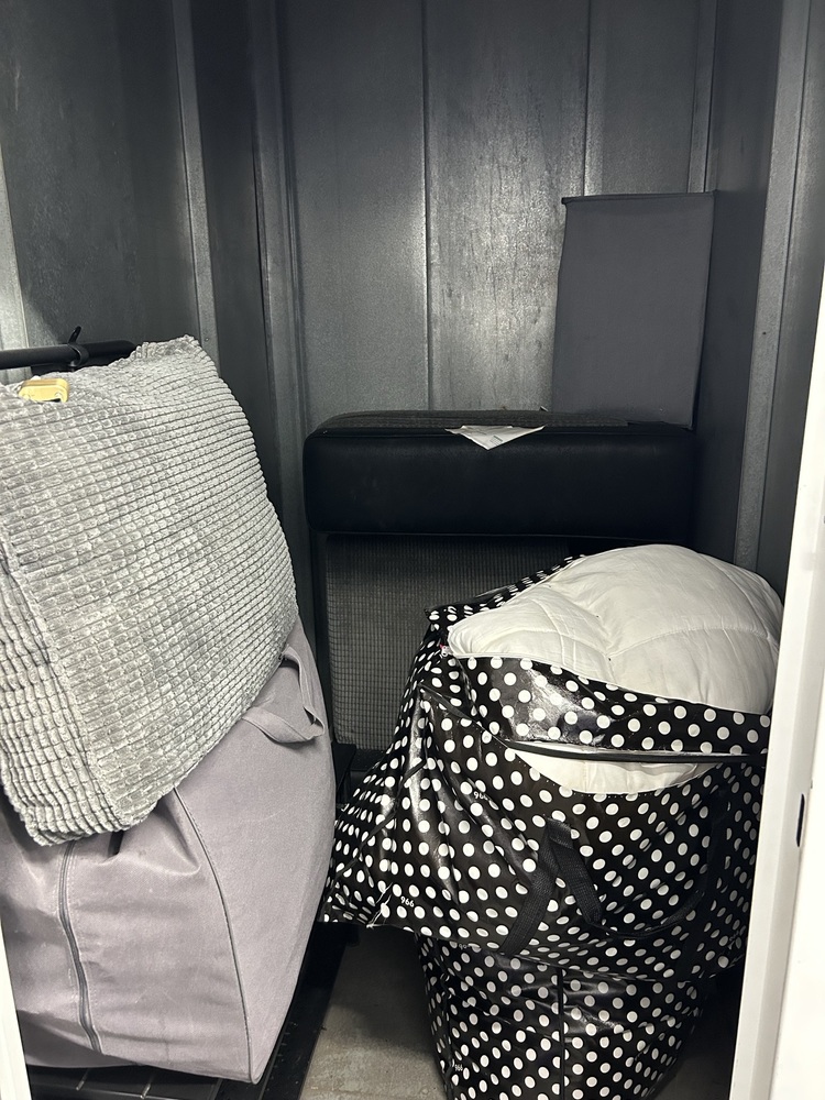 Heathrow Storage auction IB-4542