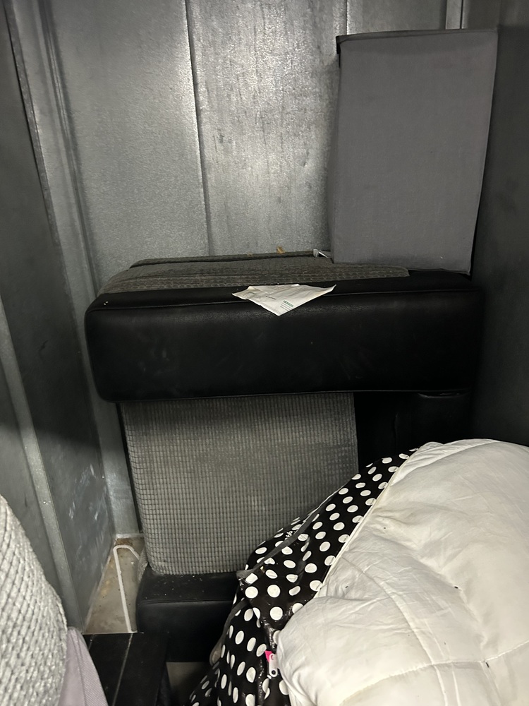 Heathrow Self storage auction IB-4542