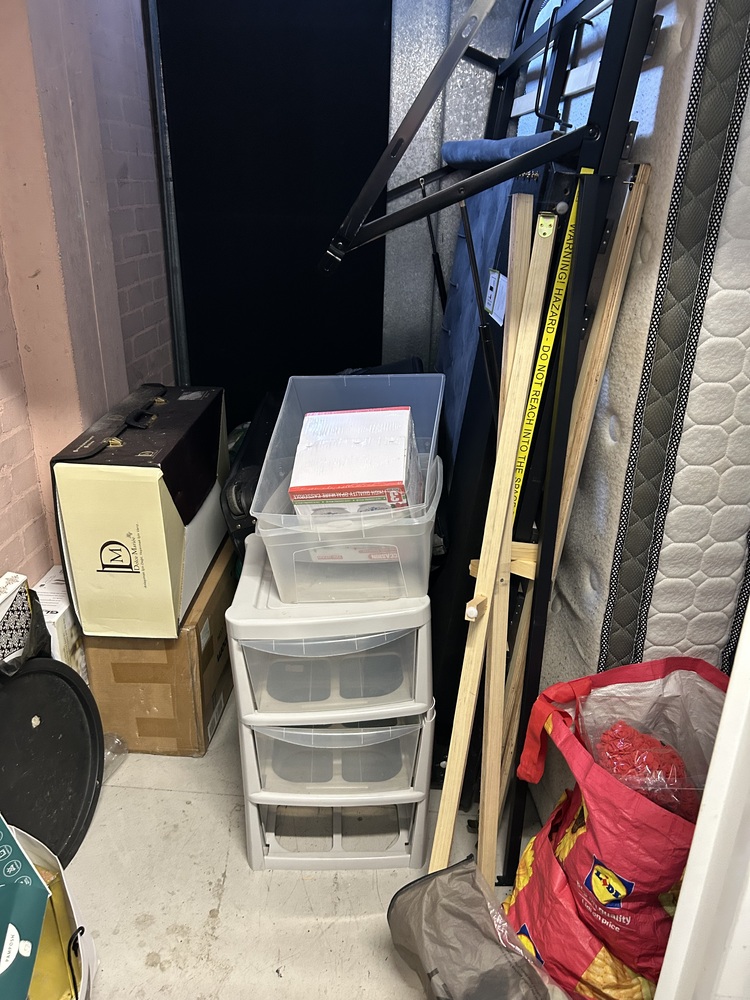 Heathrow Storage auction IB-2096