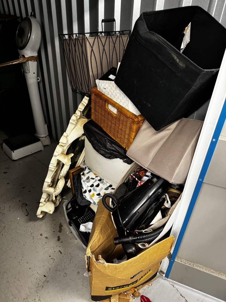 StorageMart Hove storage facility unit auction IB-5035