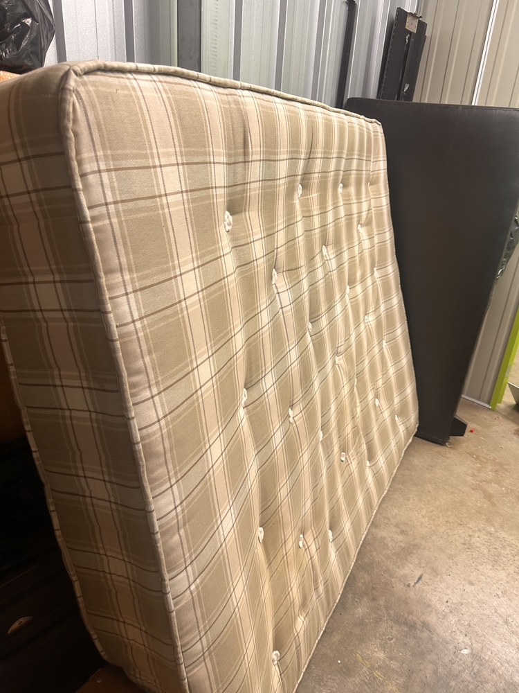 Storebox Woodford Green Self storage unit auction IB-7703