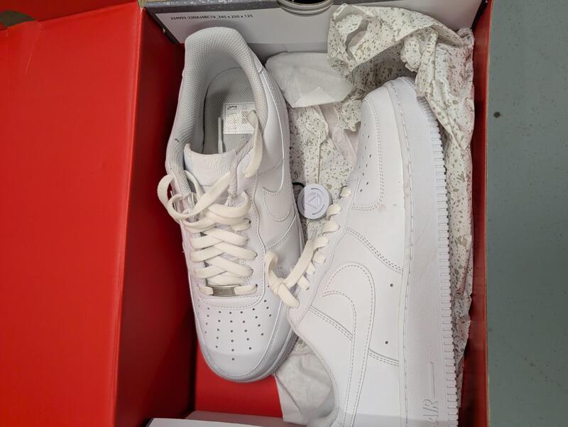 Southwark Self storage unit auction IB-1385