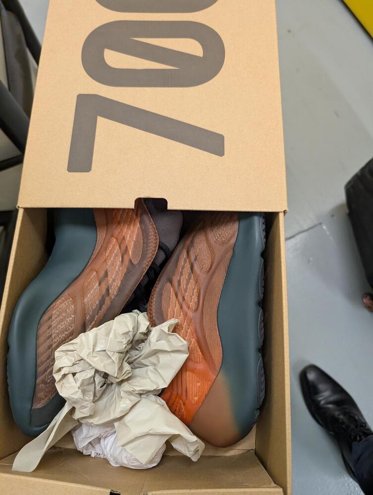 Southwark Self storage unit auction IB-1385 13