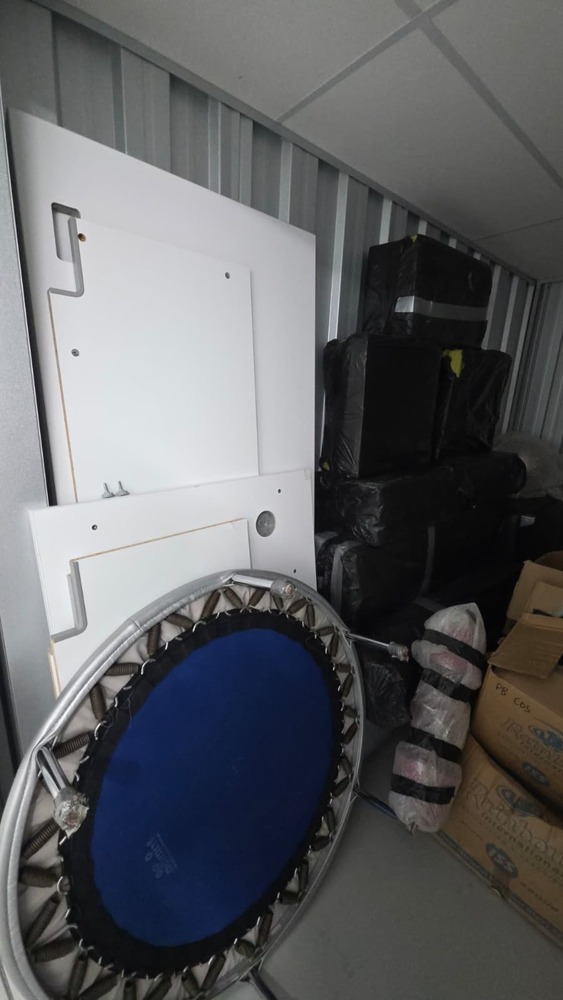 Fulham Storage Unit auction IB-2395