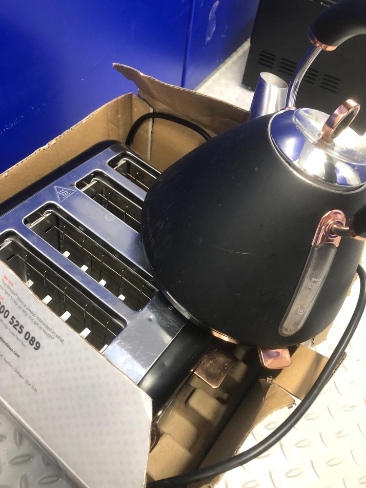 Bow Self storage auction IB-5930 24