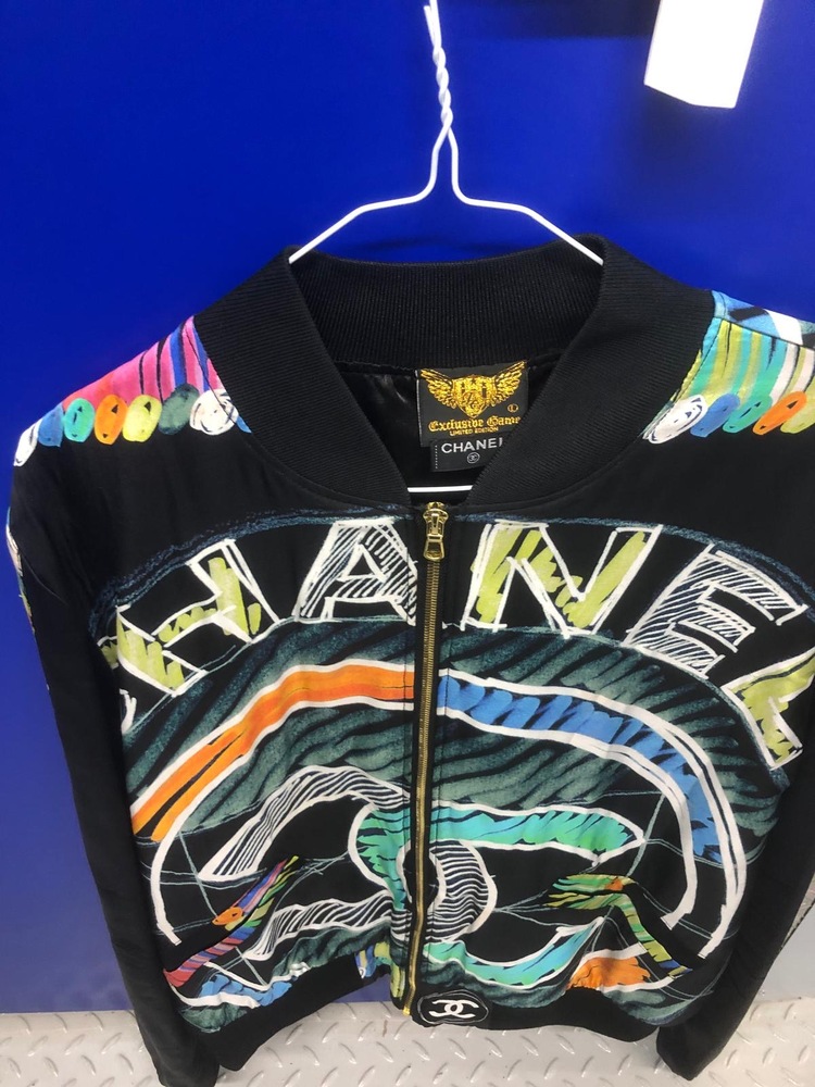 Bow Self storage unit auction IB-5930 13