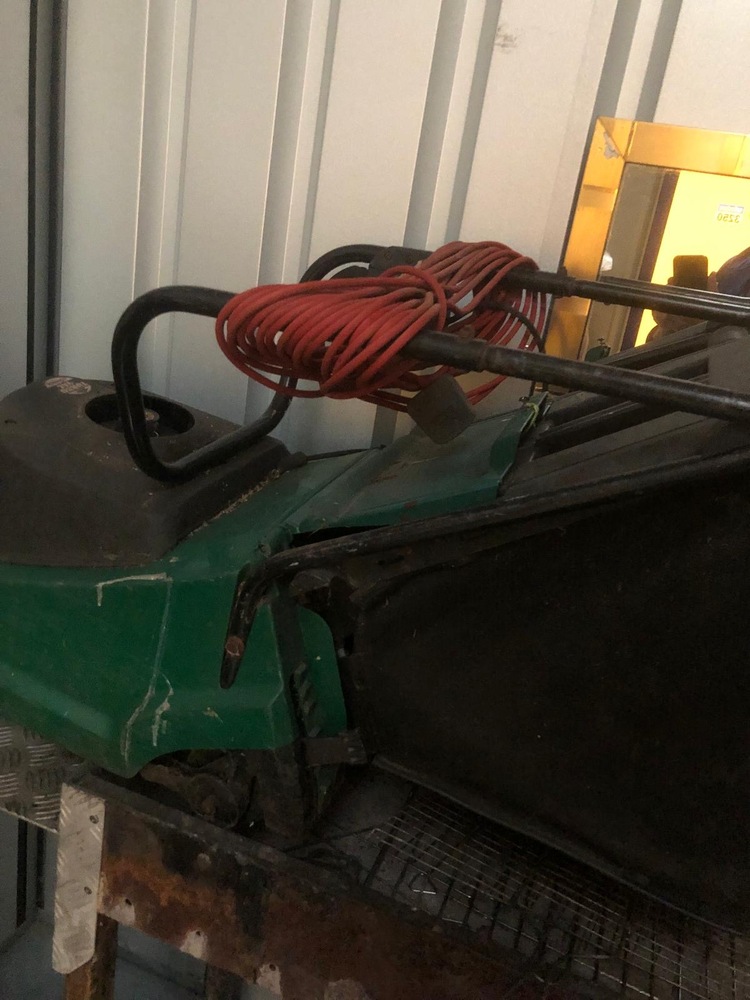 Crystal Palace Self storage auction IB-6060 44