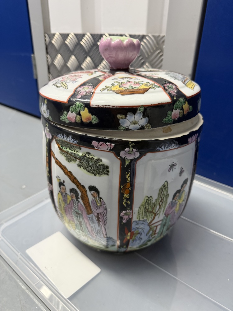 Chiswick Storage Unit auction IB-4590 12