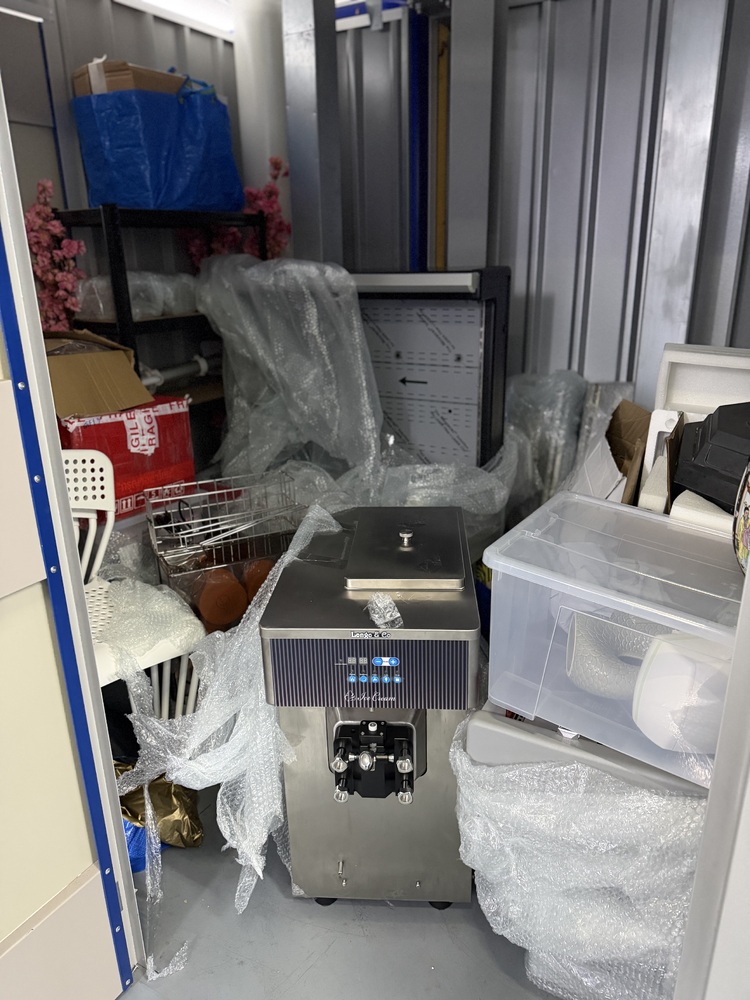 Chiswick Storage auction IB-4590 20