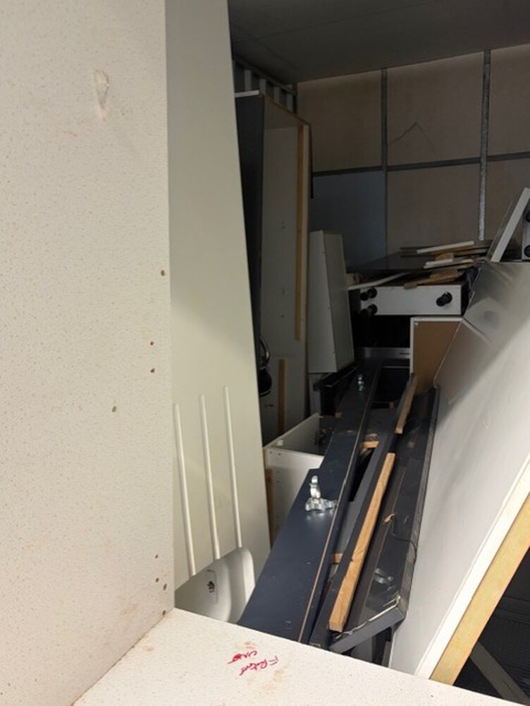 StorageMart Dunstable  Storage auction IB-9446