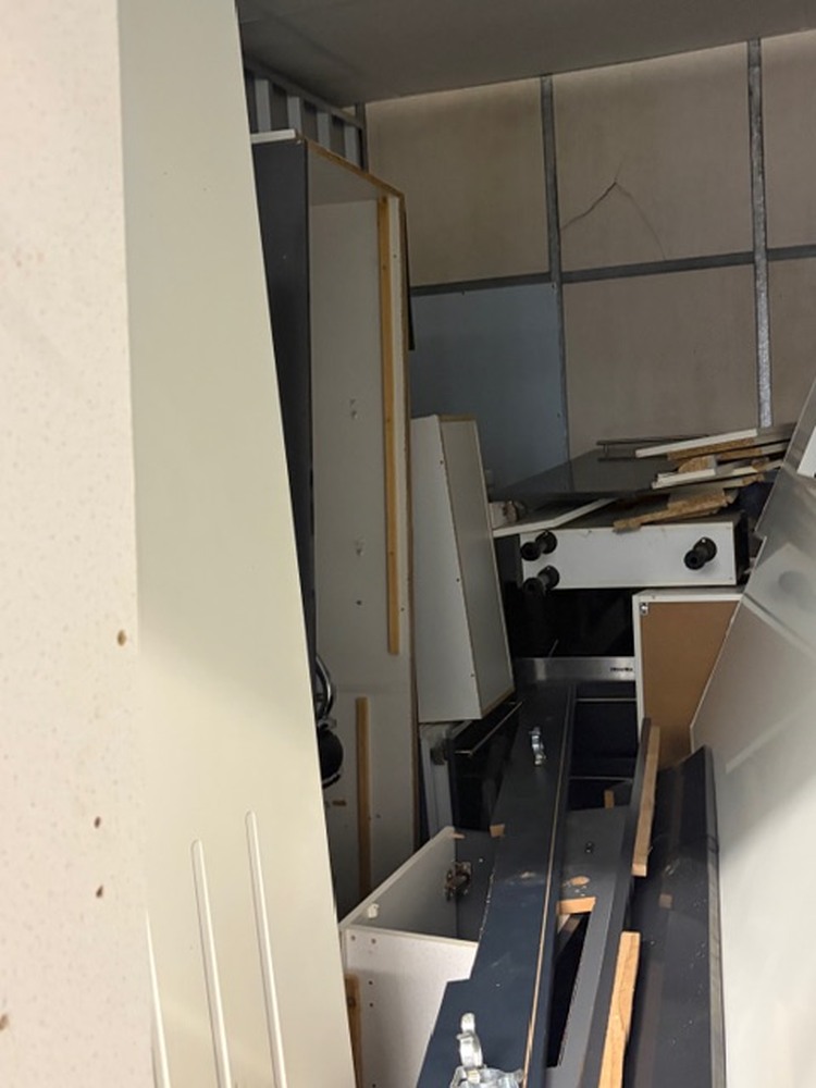 StorageMart Dunstable  storage facility unit auction IB-9446