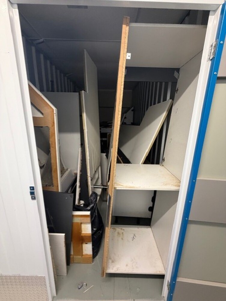 StorageMart Dunstable  Storage auction IB-9446 10