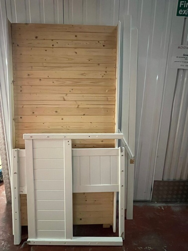 Self Storage Tameside  Storage auction IB-2451