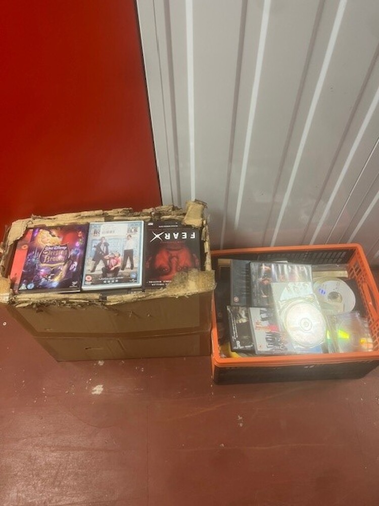 Self Storage Tameside  Storage auction IB-4133