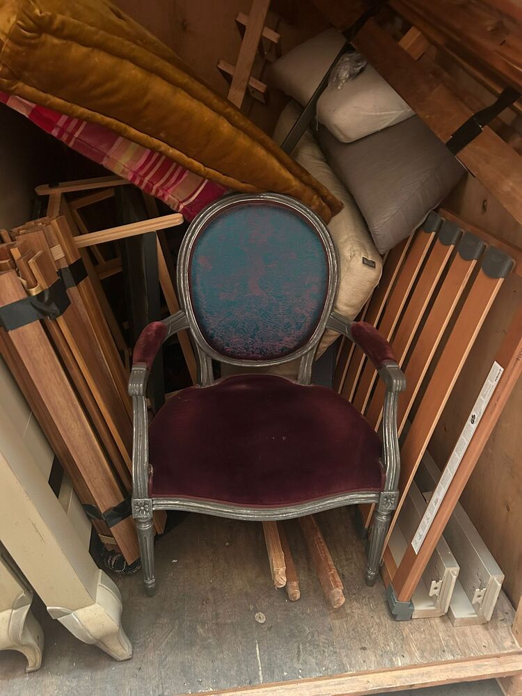 Rainham, Essex Storage auction IB-9962