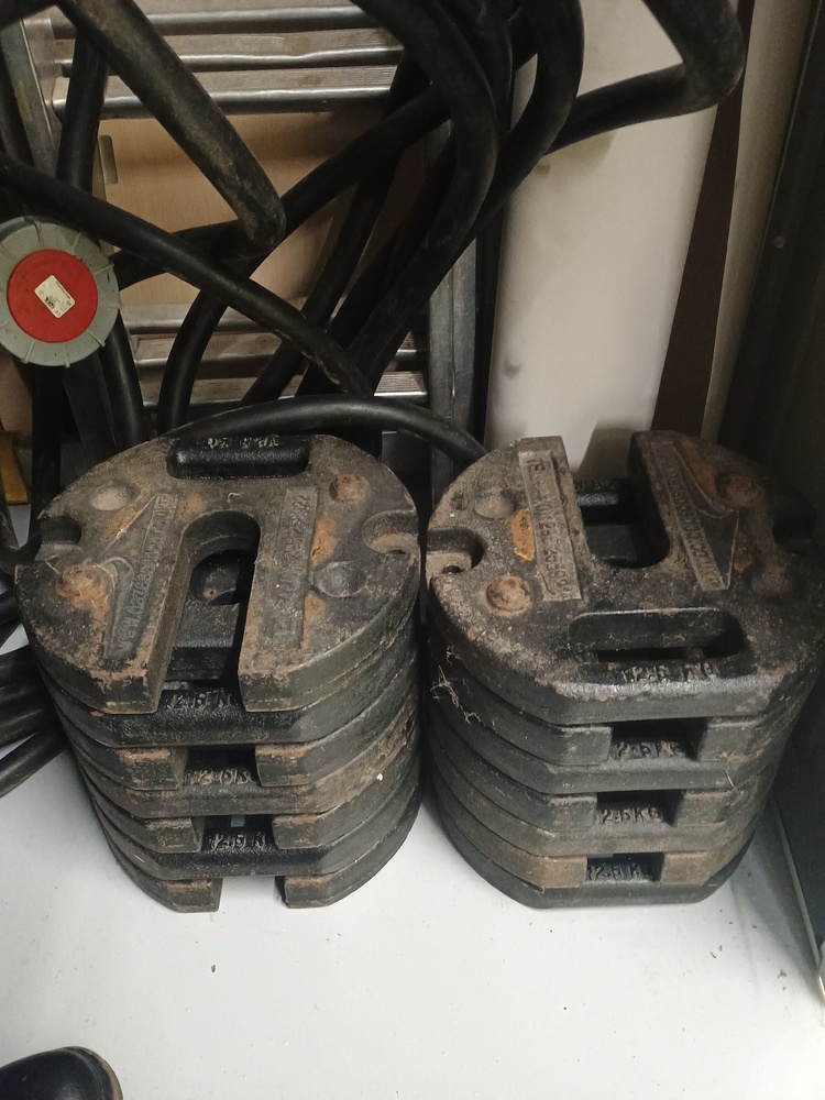 Stonehouse  storage facility unit auction IB-3431