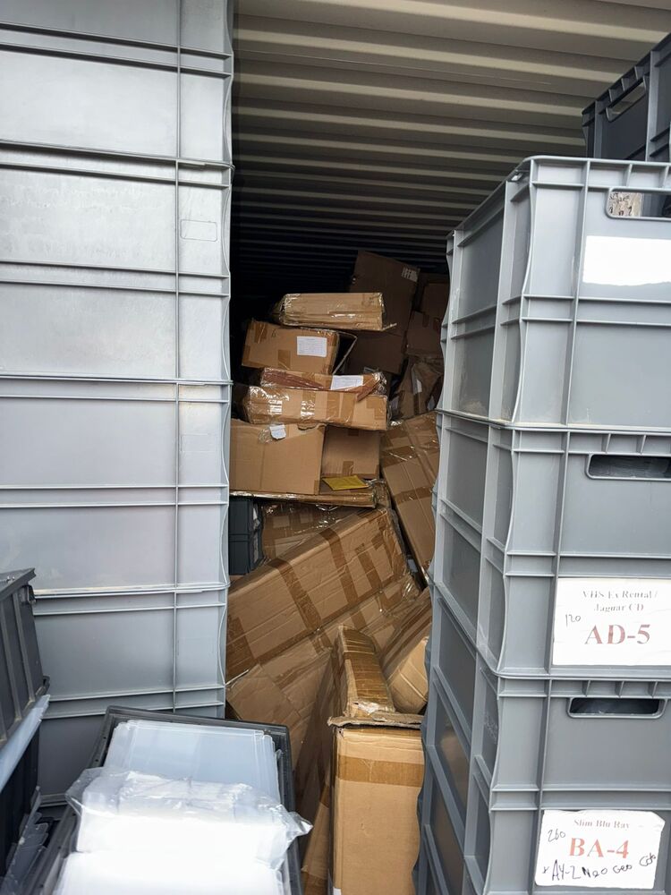 Littlehampton storage facility unit auction IB-3634