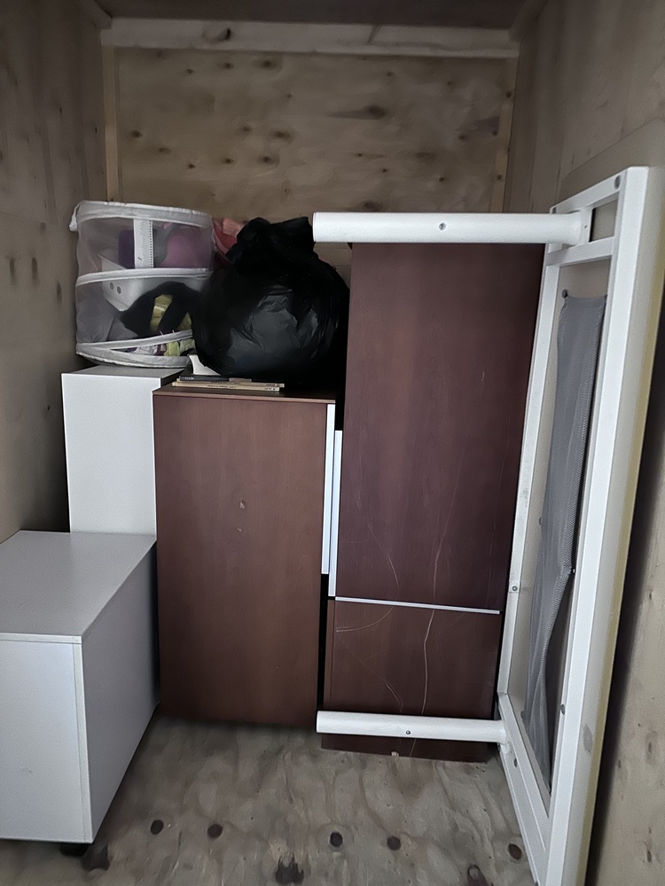 F Smith & Son Self storage unit auction IB-2207