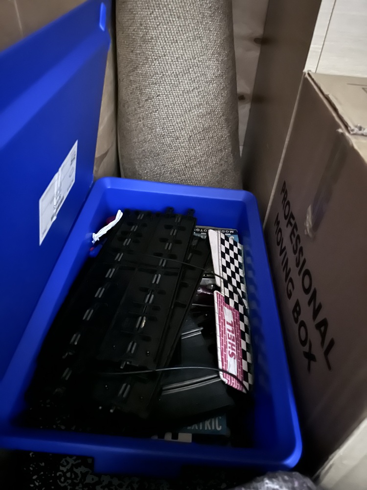 F Smith & Son Self storage unit auction IB-4220